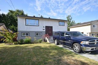 Photo 1: 17048 60 Avenue in Surrey: Cloverdale BC House for sale (Cloverdale)  : MLS®# R2186749