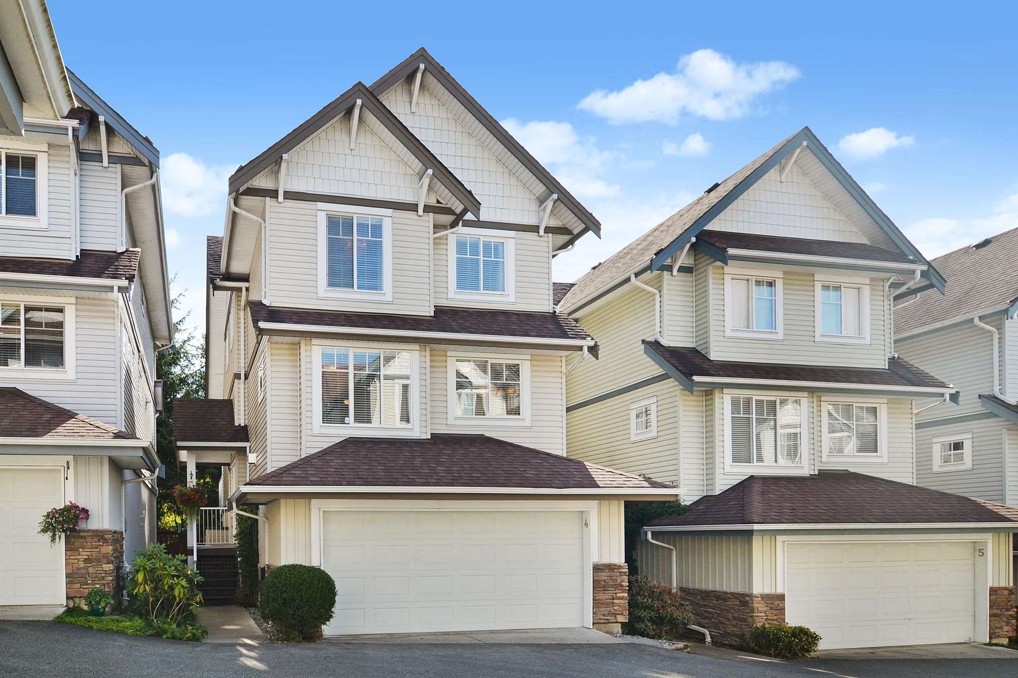 Main Photo: 4 20582 67 Avenue in Langley: Willoughby Heights Townhouse for sale in "BAKERVIEW ESTATES" : MLS®# R2605328