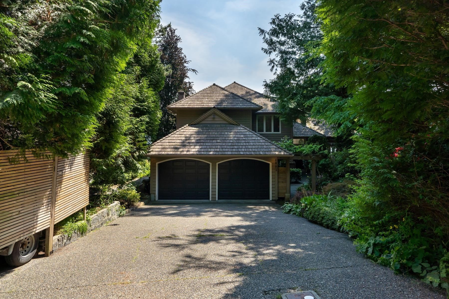 Main Photo: 4882 VISTA Place in West Vancouver: Caulfeild House for sale : MLS®# R2787273