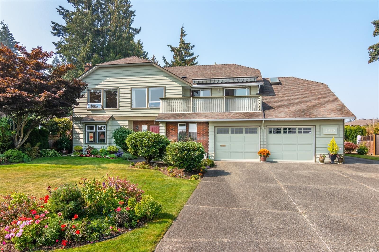 Main Photo: 2460 Costa Vista Pl in Central Saanich: CS Tanner House for sale : MLS®# 855596