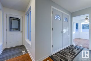 Photo 3: 1061 109 Street in Edmonton: Zone 16 House Half Duplex for sale : MLS®# E4369544