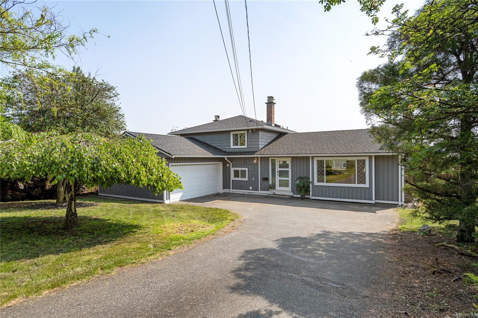 Main Photo: 2506 Cosgrove Cres in Nanaimo: Na Departure Bay House for sale : MLS®# 932365