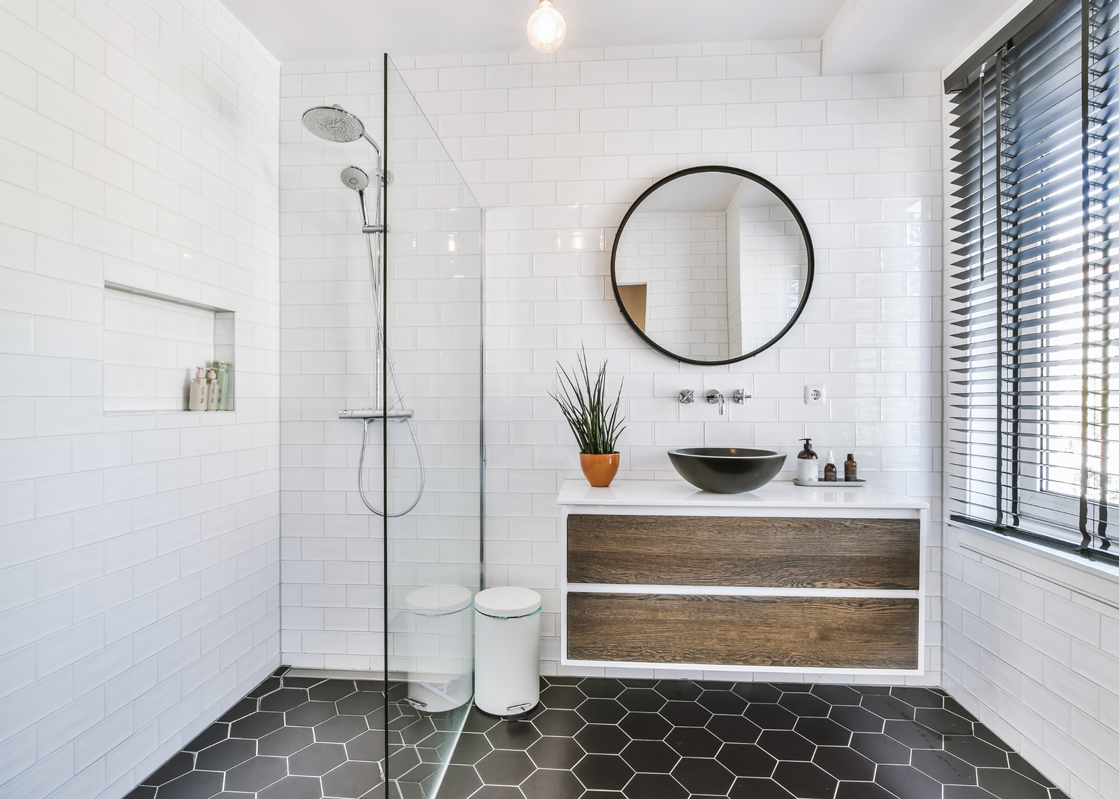 Light Up Your Bathroom: Tips for Adding Vanity Lighting When There's No Natural Light