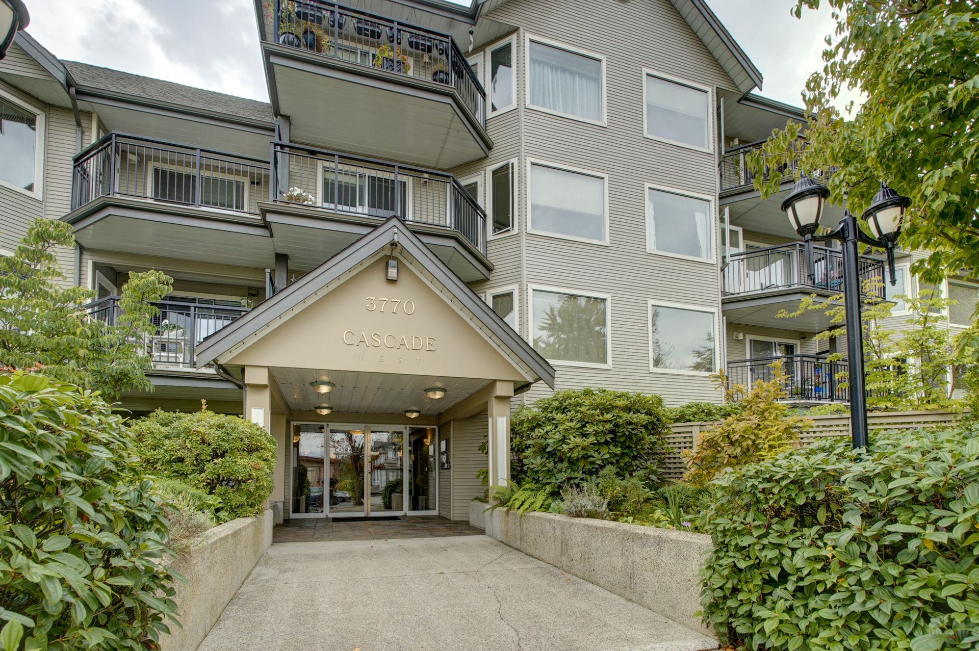 Main Photo: 1 3770 MANOR Street in Burnaby: Central BN Condo for sale in "CASCADE WEST" (Burnaby North)  : MLS®# R2403593