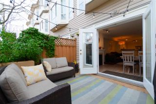 Photo 15: 219 2545 W BROADWAY in Vancouver: Kitsilano Townhouse for sale in "TRAFALGAR MEWS" (Vancouver West)  : MLS®# R2332456