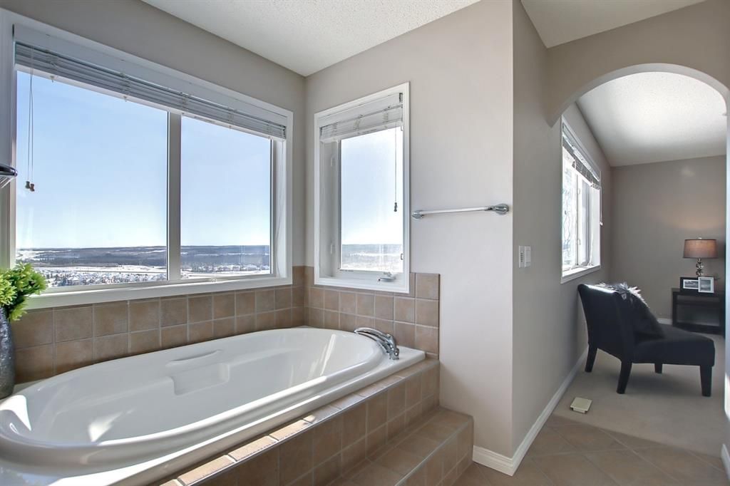 Photo 22: Photos: 158 Springbluff Heights SW in Calgary: Springbank Hill Detached for sale : MLS®# A1186976