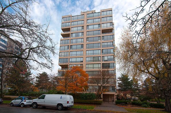 Main Photo: # 201 2115 W 40TH AV in Vancouver: Kerrisdale Condo for sale in "REGENCY PLACE" (Vancouver West)  : MLS®# V1036261