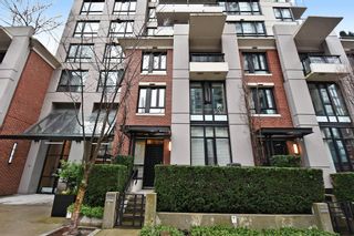 Main Photo: 930 HOMER Street in Vancouver: Yaletown Townhouse for sale in "YALETOWN PARK" (Vancouver West)  : MLS®# R2179444