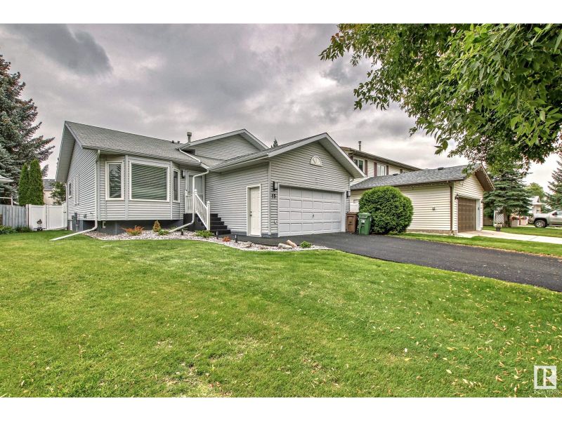 FEATURED LISTING: 15 LARCH WY St. Albert