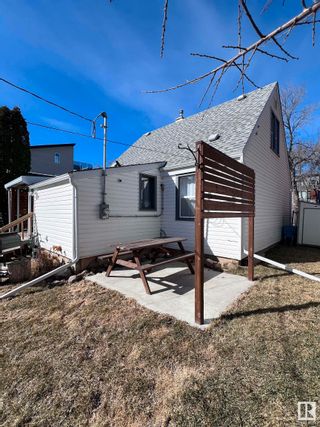 Photo 5: 9031 92 Street in Edmonton: Zone 18 House for sale : MLS®# E4382065