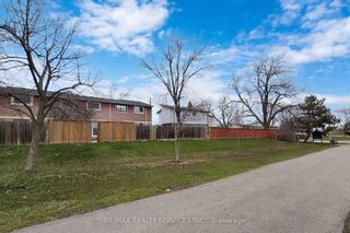 Photo 38: 9 Greenhills Square in Brampton: Northgate House (2-Storey) for sale : MLS®# W8211772