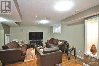 Photo 24: 212 ANNAPOLIS CIRCLE in Ottawa: House for sale : MLS®# 1373749