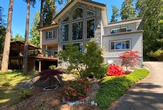 Photo 1: 8504 REDROOFFS Road in Halfmoon Bay: Halfmn Bay Secret Cv Redroofs House for sale in "Welcome Beach" (Sunshine Coast)  : MLS®# R2752265