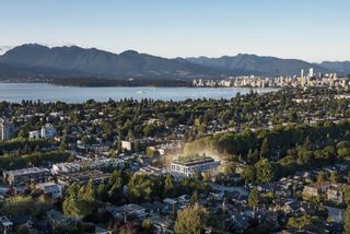 Photo 2: 203 3668 W 10TH Avenue in Vancouver: Kitsilano Condo for sale in "Raphael" (Vancouver West)  : MLS®# R2802446