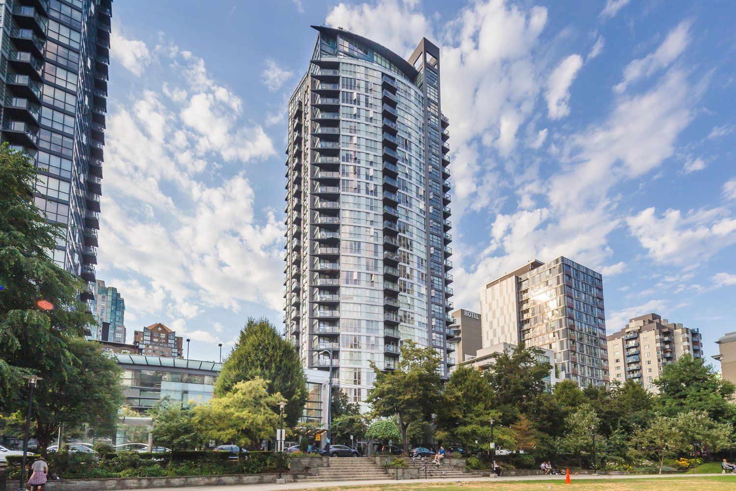 Main Photo: 802 1155 SEYMOUR Street in Vancouver: Downtown VW Condo for sale in "BRAVA" (Vancouver West)  : MLS®# R2719835