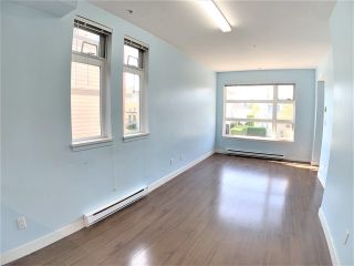 Photo 2: 201 5568 KINGS Road in Vancouver: University VW Townhouse for sale (Vancouver West)  : MLS®# R2414641