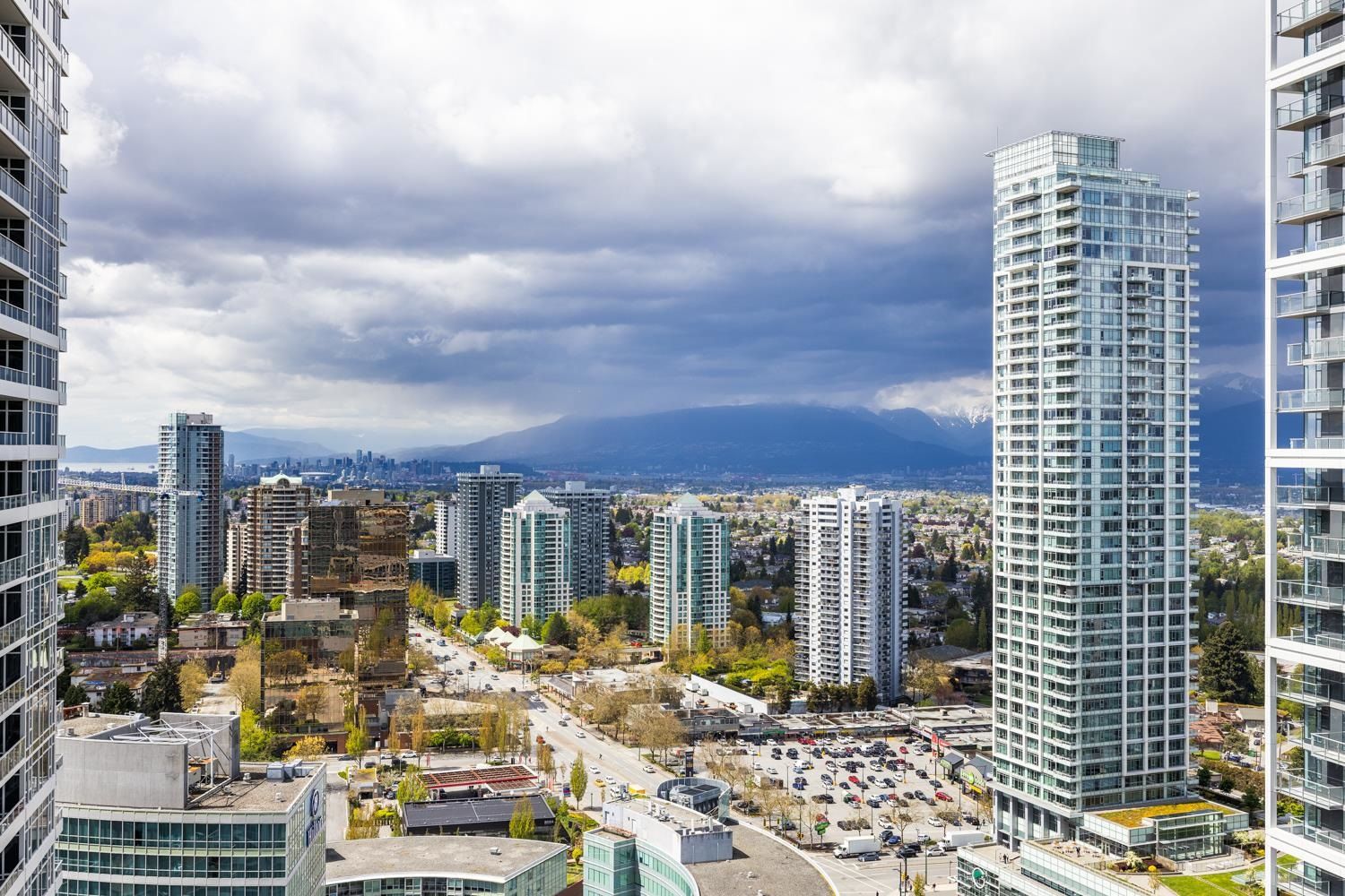 Main Photo: 3107 4670 ASSEMBLY Way in Burnaby: Metrotown Condo for sale in "Station Square" (Burnaby South)  : MLS®# R2700087