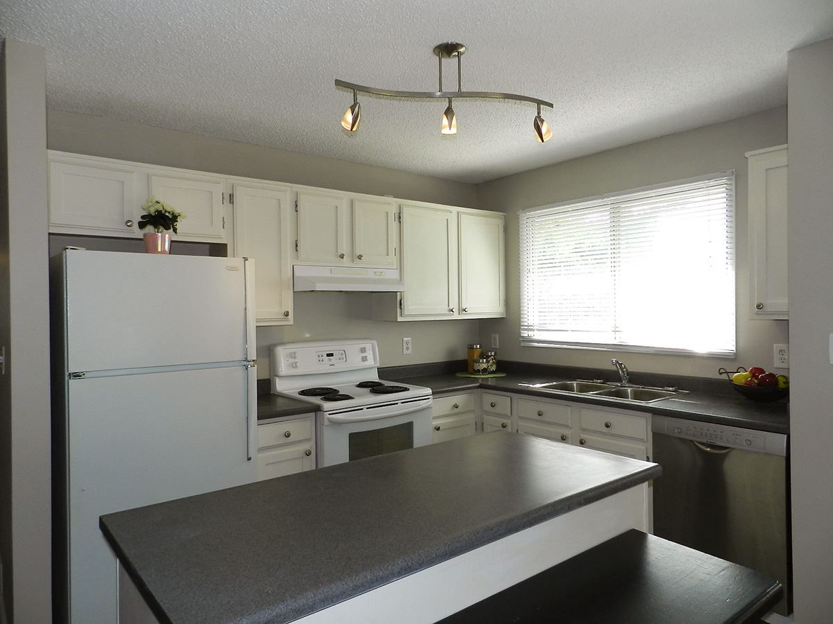 Photo 2: Photos: 14128 26 ST NW in Edmonton: Zone 35 House for sale : MLS®# E4024255