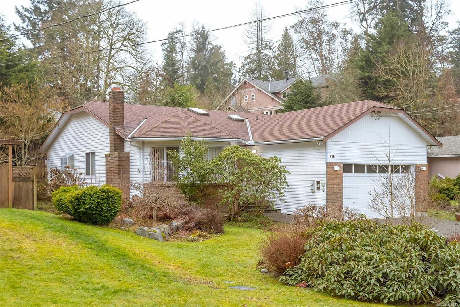 Main Photo: 881 Brentwood Hts in Central Saanich: CS Brentwood Bay House for sale : MLS®# 892319