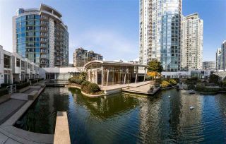 Photo 3: THC 1199 MARINASIDE Crescent in Vancouver: Yaletown Townhouse for sale in "AQUARIUS MEWS" (Vancouver West)  : MLS®# R2353391