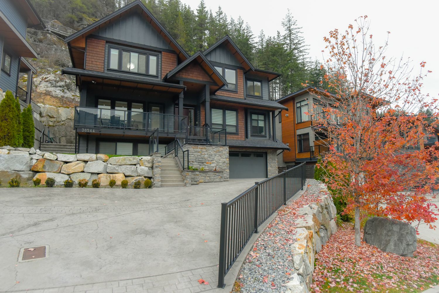 New property listed in Plateau, Squamish