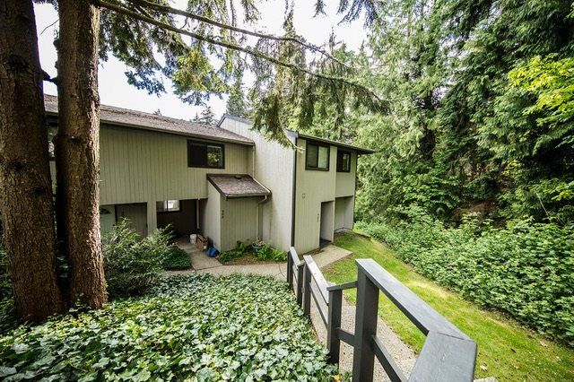 Main Photo: 904 BRITTON Drive in Port Moody: North Shore Pt Moody Townhouse for sale in "WOODSIDE VILLAGE" : MLS®# R2170103