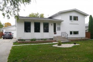 Photo 1: 102 Greyfriars Road in Winnipeg: Fort Richmond Single Family Detached for sale (South Winnipeg)  : MLS®# 1425384