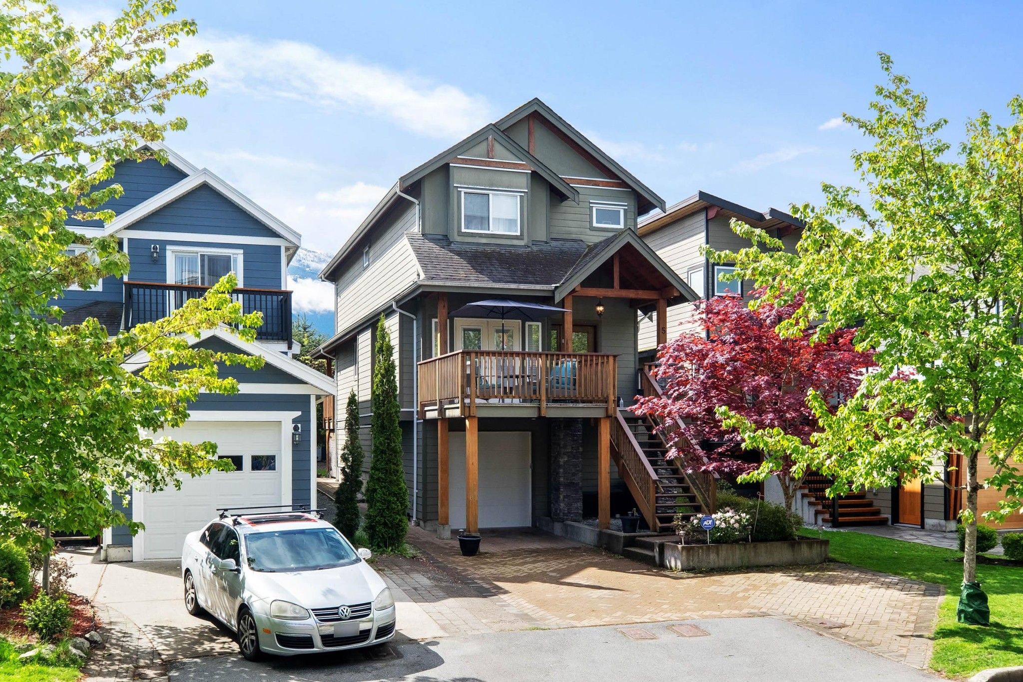 Main Photo: 5 40137 GOVERNMENT Road in Squamish: Garibaldi Estates House for sale in "AMBLEPATH" : MLS®# R2579053