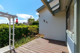 Photo 4: 15 4140 Interurban Rd in Saanich: SW Strawberry Vale Row/Townhouse for sale (Saanich West)  : MLS®# 932011