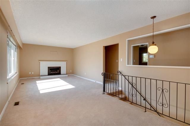 Photo 5: Photos: 11968 HALL Street in Maple Ridge: West Central House for sale : MLS®# R2197352