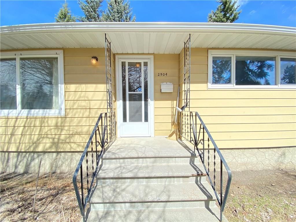 Main Photo: 2904 13 AV NW in Calgary: St Andrews Heights House for sale : MLS®# C4289324