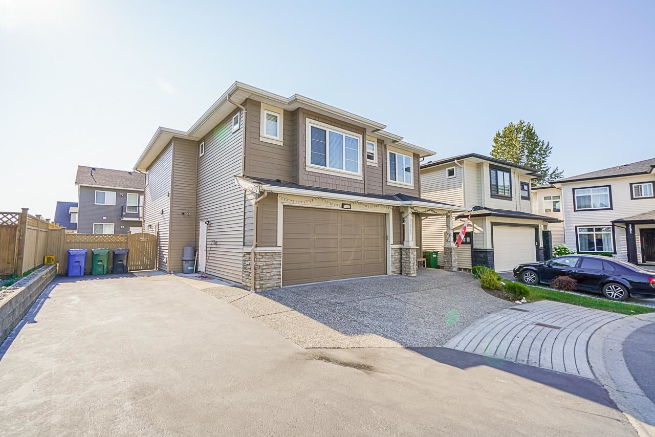 Main Photo: 3473 HAZELWOOD Place in Abbotsford: Central Abbotsford House for sale : MLS®# R2767612