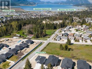 Photo 3: 1021 16 Avenue SE in Salmon Arm: House for sale : MLS®# 10310956