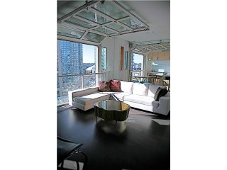 Photo 5: 703 546 BEATTY Street in Vancouver: Downtown VW Condo for sale in "CRANE BUILDING" (Vancouver West)  : MLS®# V858508
