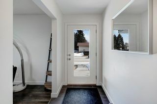 Photo 2: 4323 47 Street SW in Calgary: Glamorgan Detached for sale : MLS®# A2037630