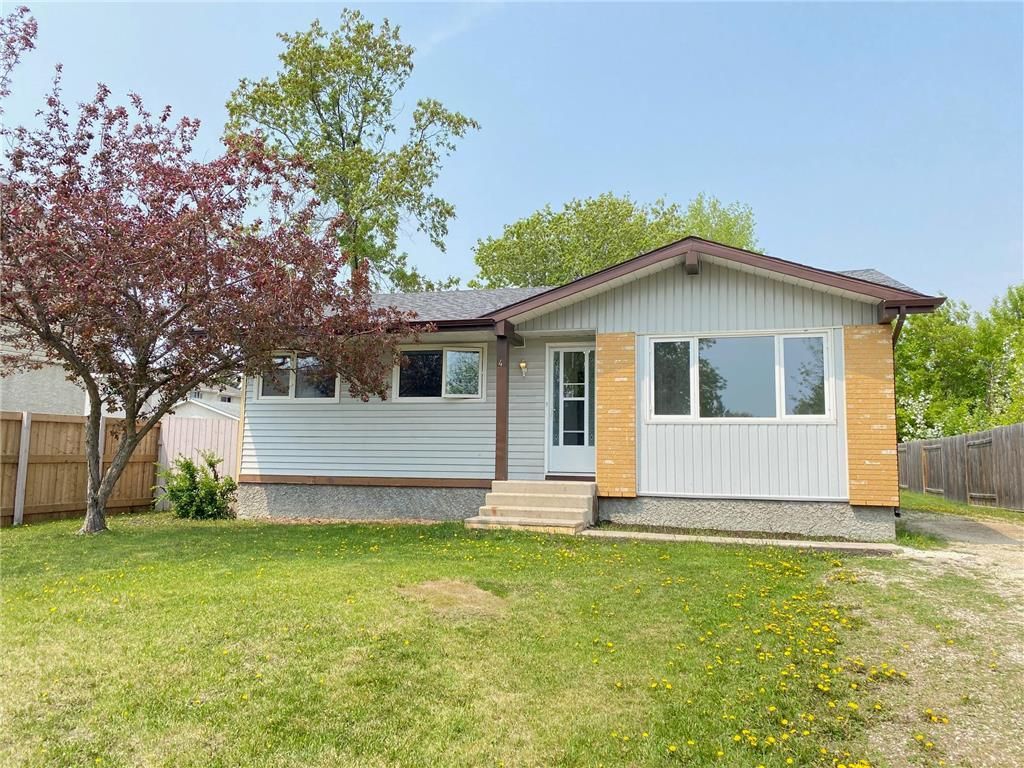 Main Photo: 4 Outhwaite Drive in Selkirk: House for sale : MLS®# 202314344