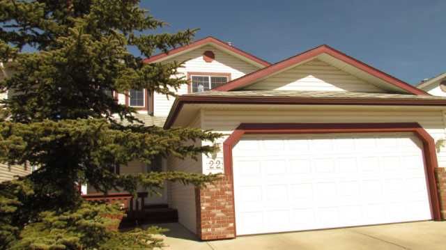 Warm and Inviting Home - BUYERS alert - flexible possession date...backs onto park!!!!   Kid Friendly community