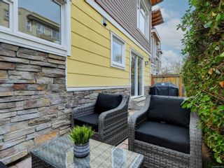 Photo 20: 102 1510 Hillside Ave in Victoria: Vi Oaklands Row/Townhouse for sale : MLS®# 874175