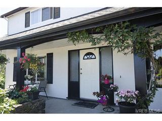 Photo 2: 1555 Elm St in VICTORIA: SE Cedar Hill House for sale (Saanich East)  : MLS®# 739030
