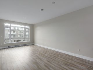 Photo 3: 303 4307 HASTINGS Street in Burnaby: Vancouver Heights Condo for sale in "MADISON" (Burnaby North)  : MLS®# R2418061