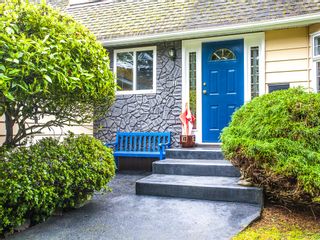 Photo 3: 3521 Oakridge Drive in Hammond Bay: House for sale : MLS®# 389439