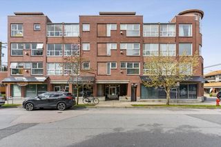 Photo 2: 410 2025 STEPHENS Street in Vancouver: Kitsilano Condo for sale in "Stephens Court" (Vancouver West)  : MLS®# R2755668