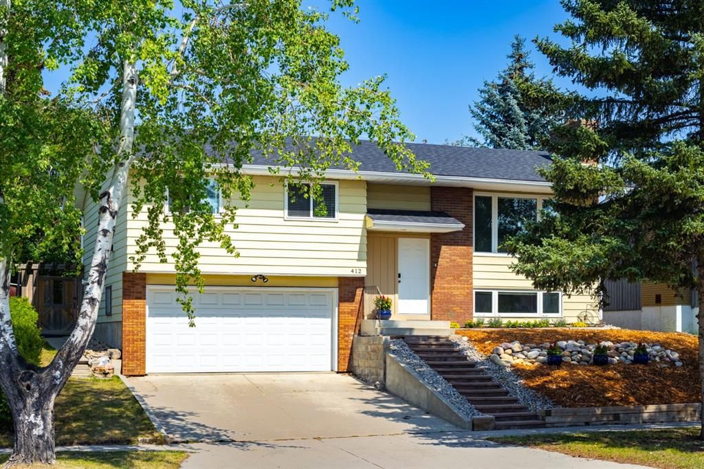 Main Photo: 412 Queen Charlotte Drive SE in Calgary: Queensland Detached for sale : MLS®# A2068913