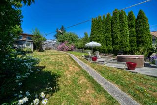 Photo 2: 517 SOUTH FLETCHER Street in Gibsons: Gibsons & Area House for sale (Sunshine Coast)  : MLS®# R2599686
