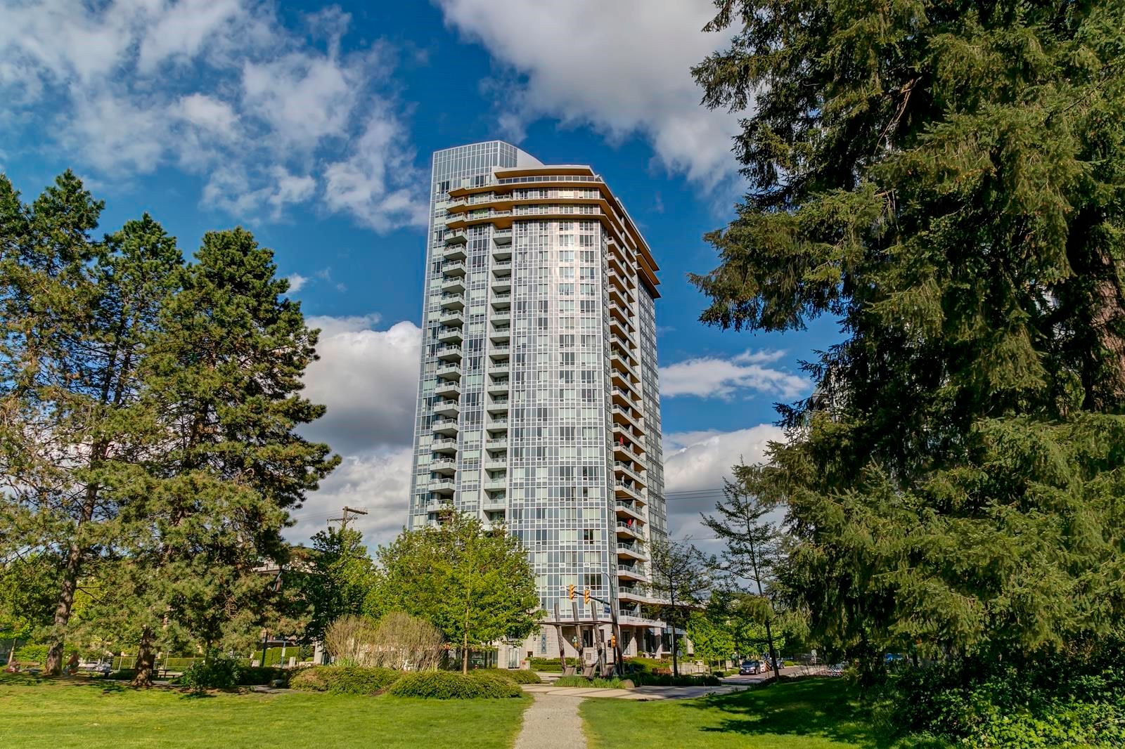 Main Photo: 1506 3093 WINDSOR Gate in Coquitlam: New Horizons Condo for sale in "The Windsor by Polygon" : MLS®# R2620096