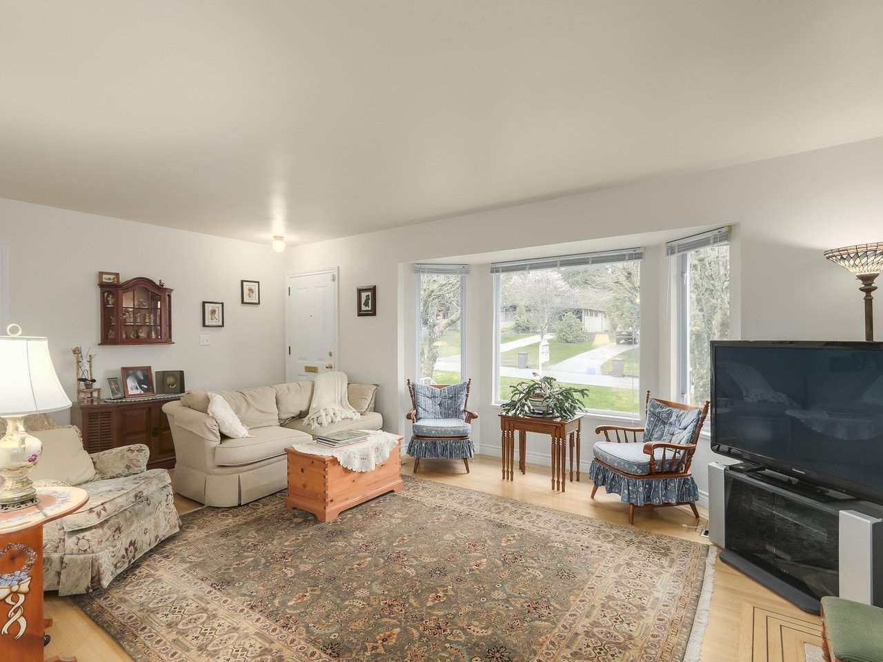 Photo 10: Photos: 672 FLORENCE Street in Coquitlam: Coquitlam West House for sale : MLS®# R2255976