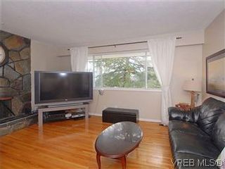 Photo 2: 842 Coles Street in VICTORIA: Es Gorge Vale Residential for sale (Esquimalt)  : MLS®# 306892