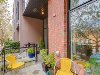 Photo 3: 250 E 7TH Avenue in Vancouver: Mount Pleasant VE Townhouse for sale in "SOCIAL" (Vancouver East)  : MLS®# R2693503