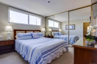 Photo 8: PACIFIC BEACH Condo for sale : 2 bedrooms : 4667 Ocean Blvd #301 in San Diego