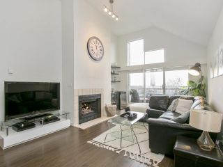 Photo 3: C 225 E 4TH Street in North Vancouver: Lower Lonsdale Townhouse for sale in "LOWER LONSDALE" : MLS®# R2167288